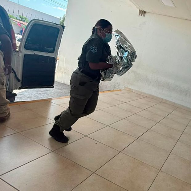 Joven de 22 Años da a Luz en su Casa; Paramédicos Reaniman al Bebé en Matamoros